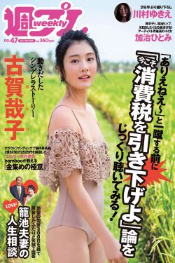 农民伯伯辛苦的在田里干活